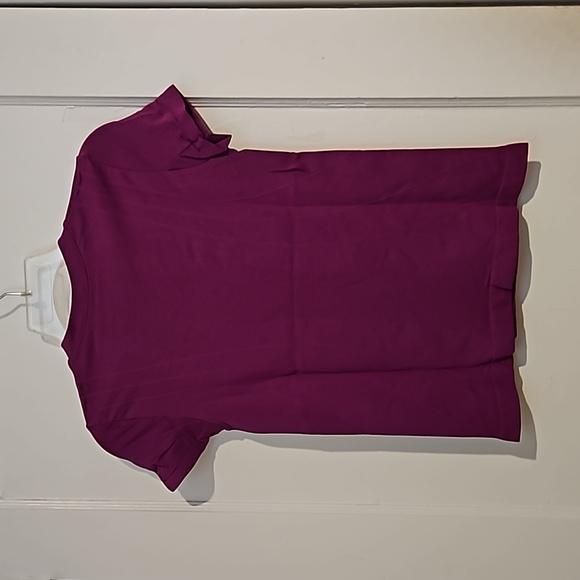 C9 Semi-fitted Magenta Athletic Tee size x-small - Picture 3 of 3